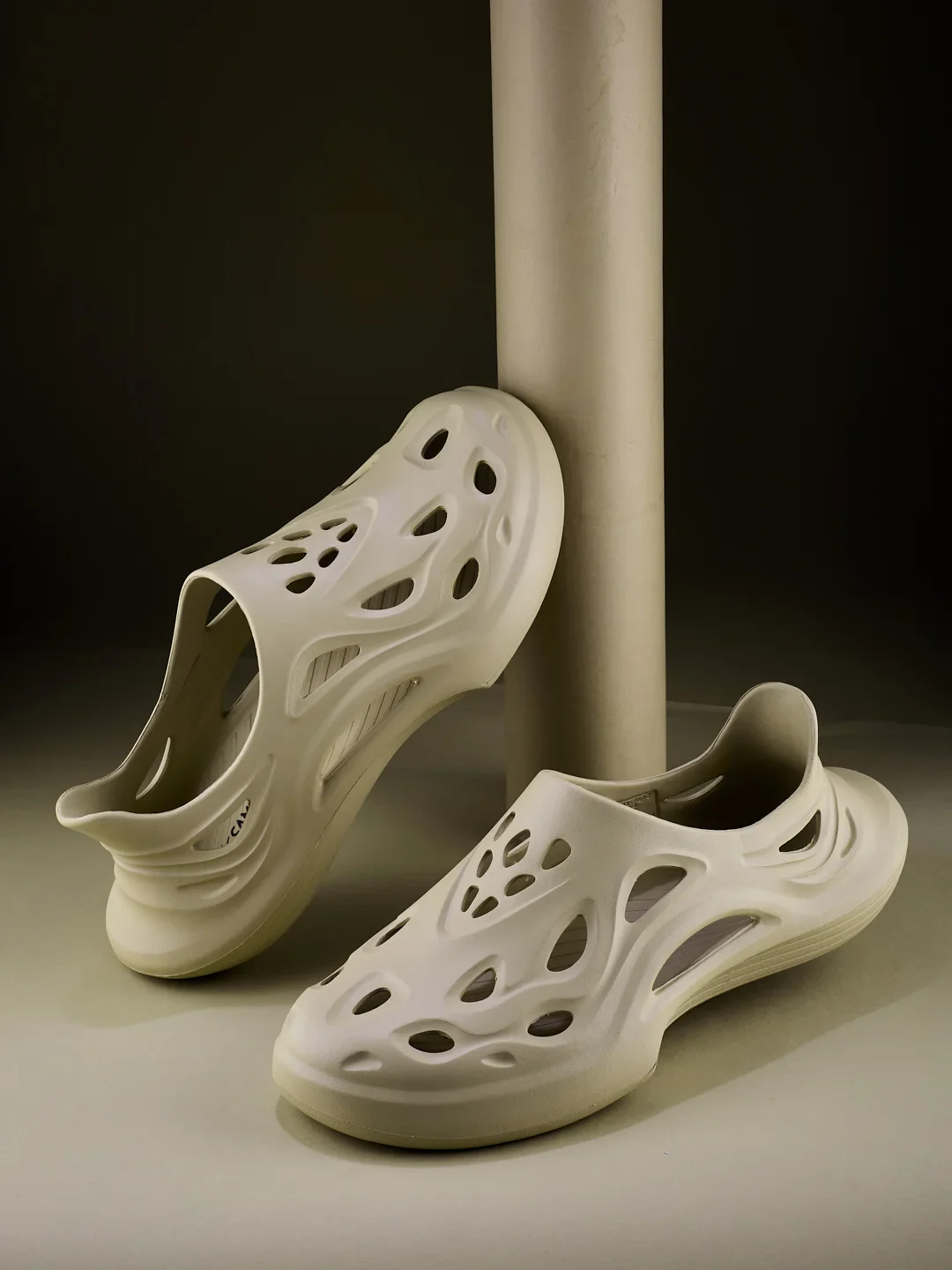 GC-4024 Beige Men's Clogs - Image 7