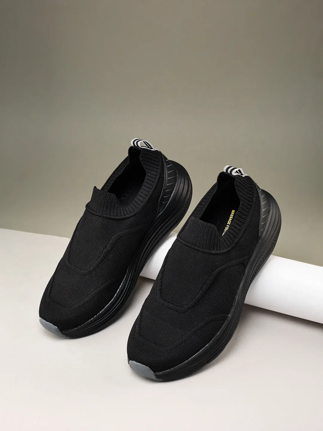 HOOP Black Men's Walking Shoes