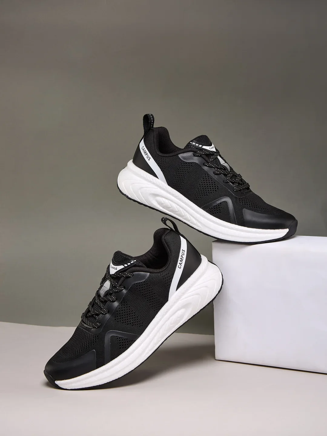 MOTIVE Black Men's Running Shoes
