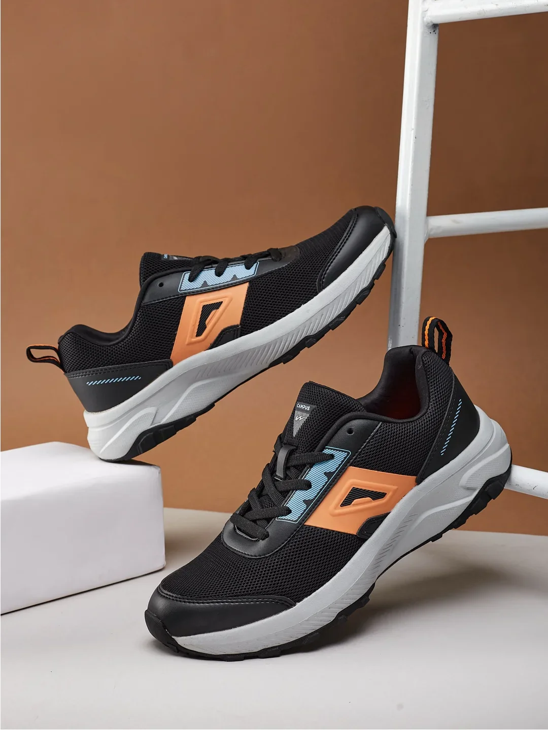UNIC Black Men's Running Shoes